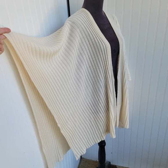 Kenneth Cole New York Women Beige Tan Poncho Open Front Cardigan Acrylic OS - Picture 4 of 11